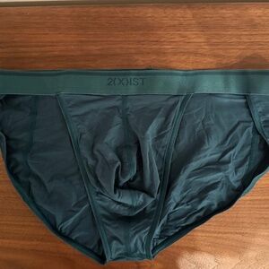 Men’s Green 2xist Sports Brief. Size large.